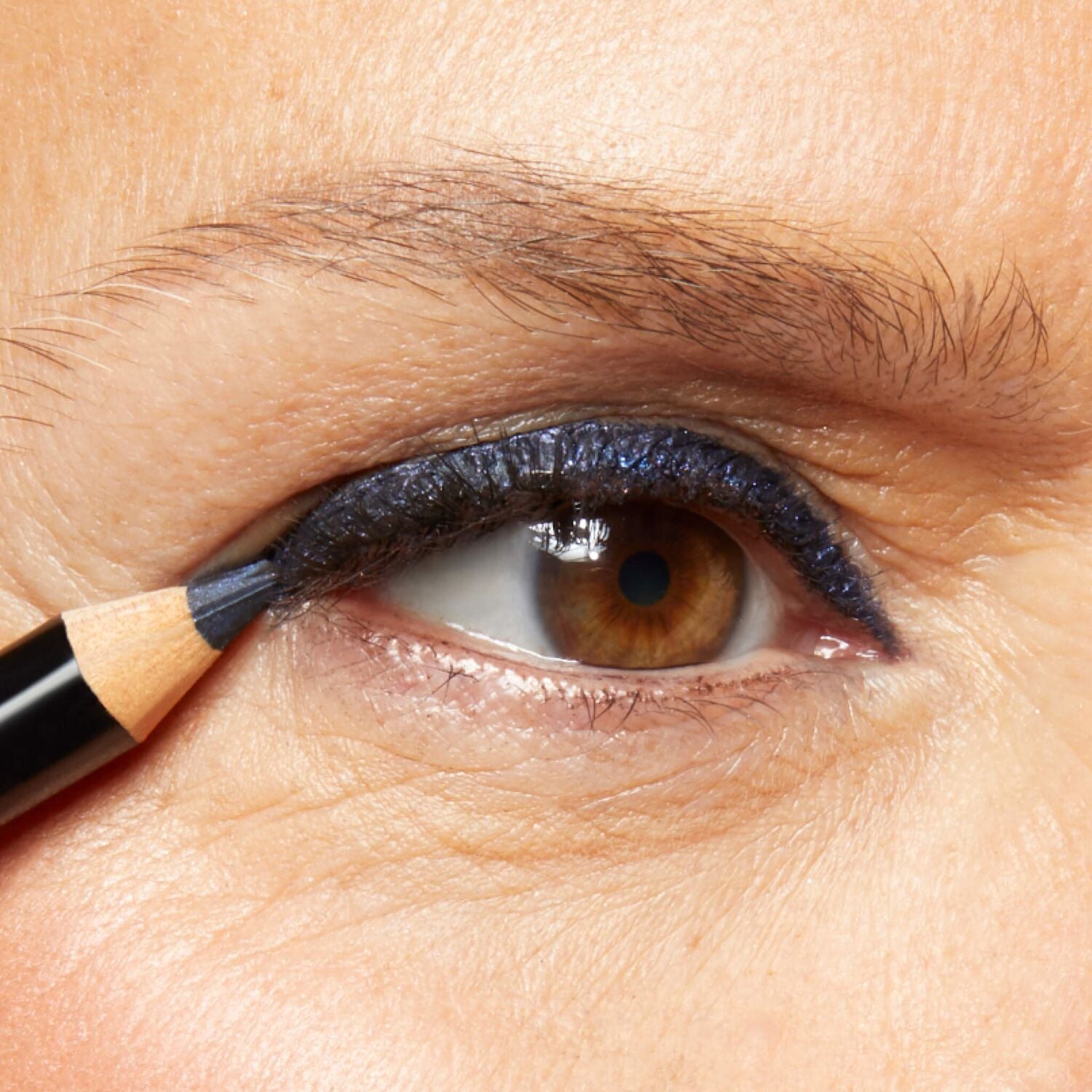 Marble Eyes Liner Ocean Deep macro eye