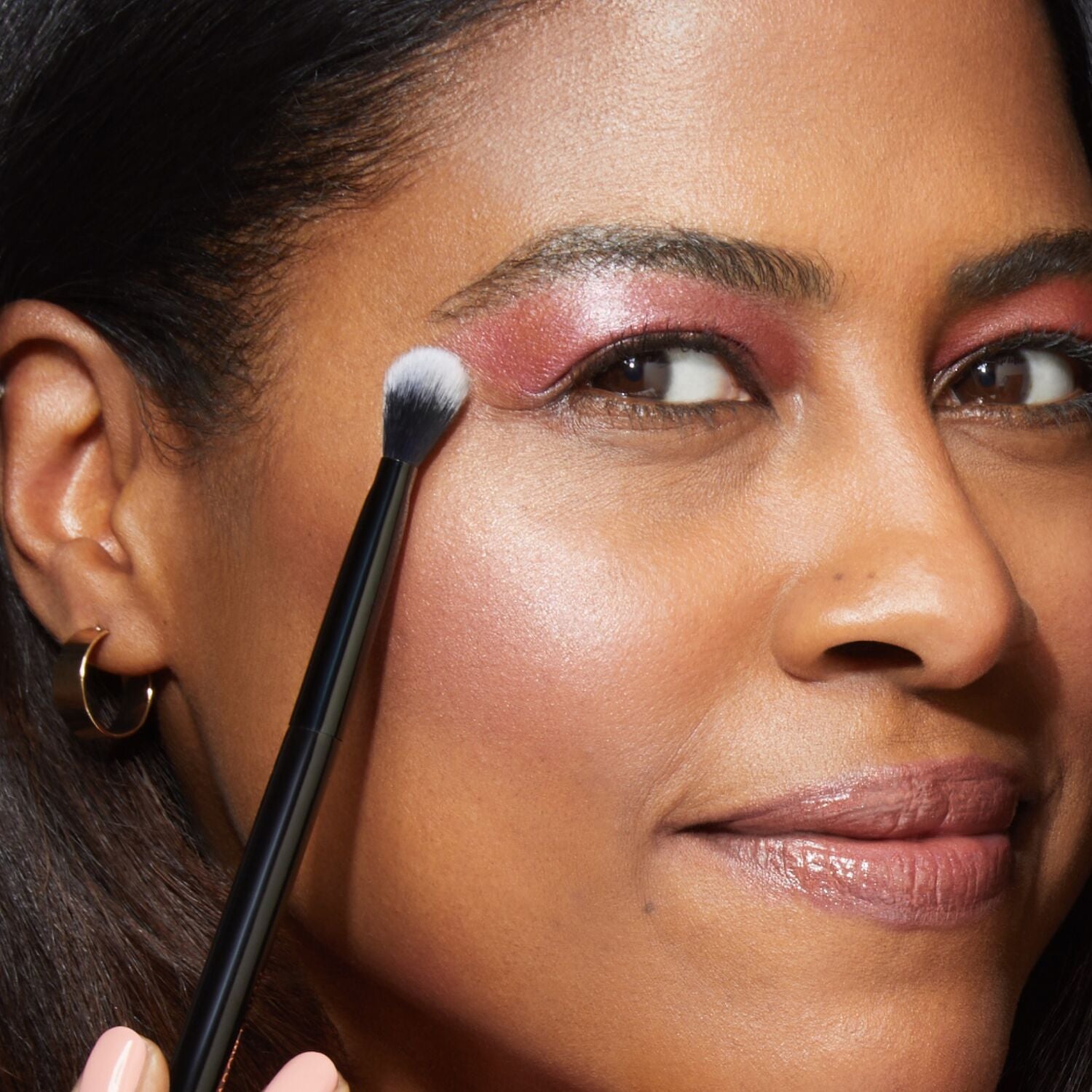 Laura Geller Endless Eyes 3 Piece Kit lifestyle image of model applying eyeshadow