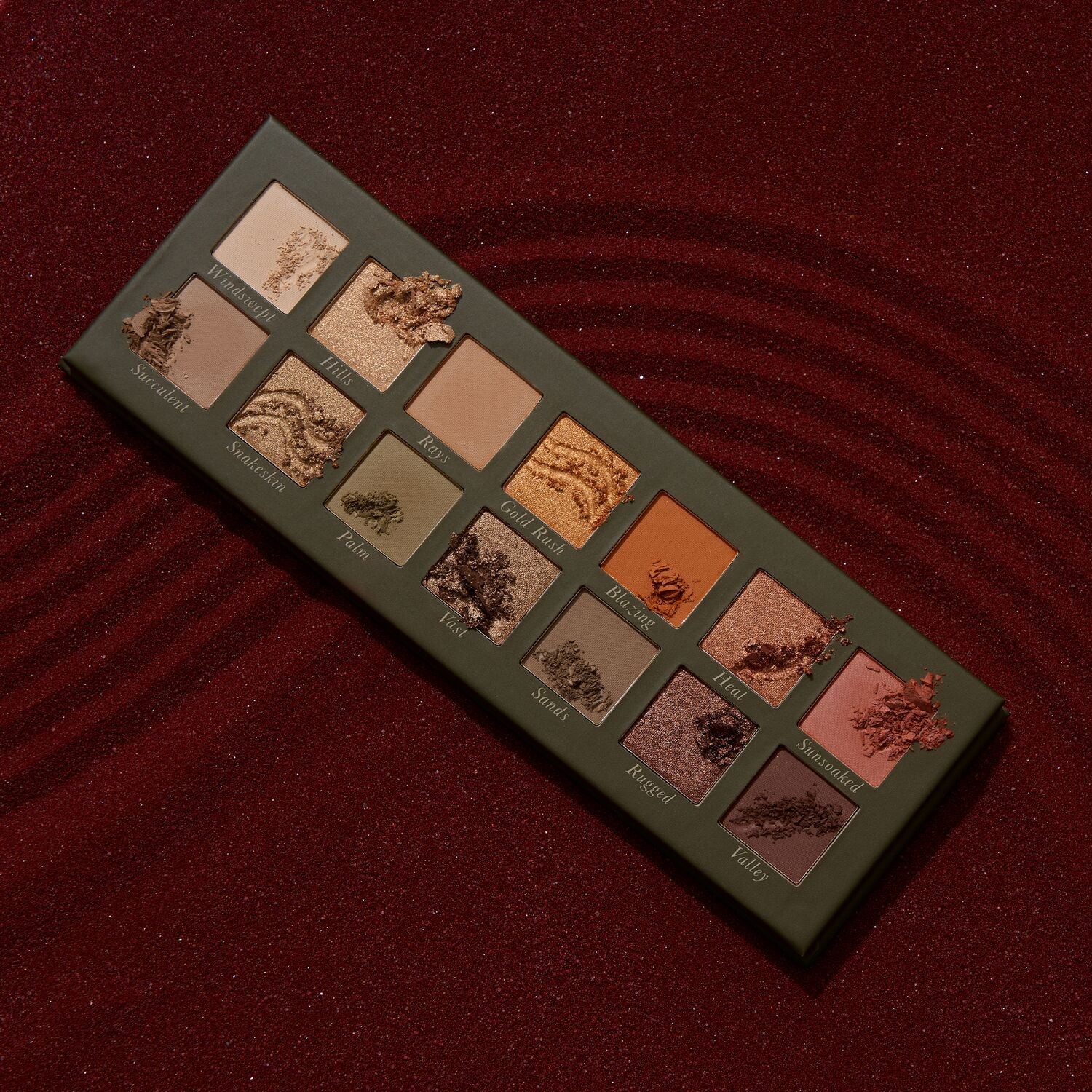 Seasonless Staples Desert Dreams 14 Multi-Finish Eyeshadows lifestyle 2