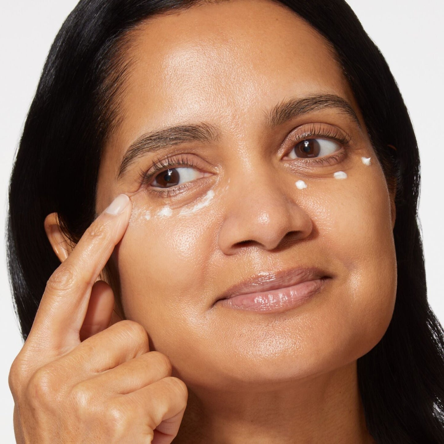 spackle illuminating under eye primer model lifestyle