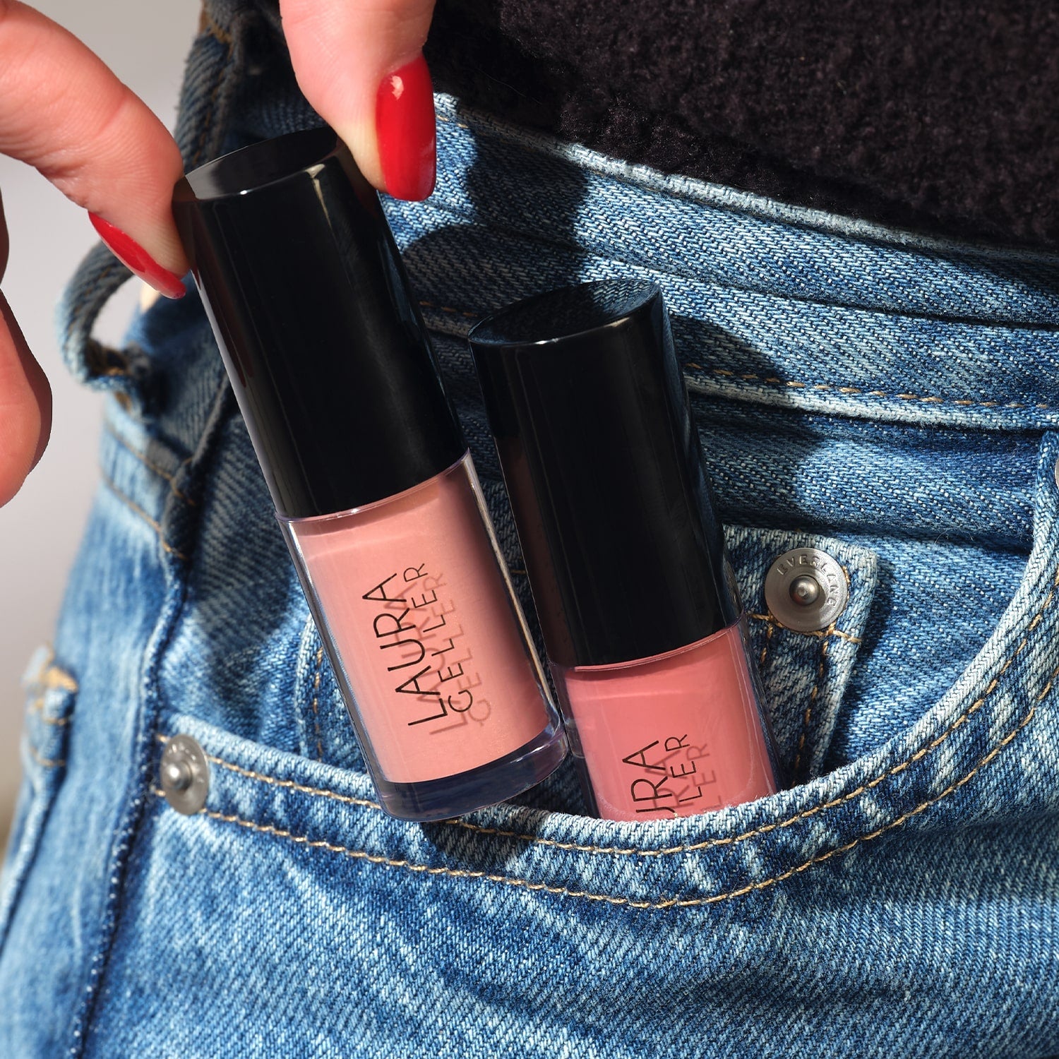 Treat-n-Go Lip Oil Lifestyle Image