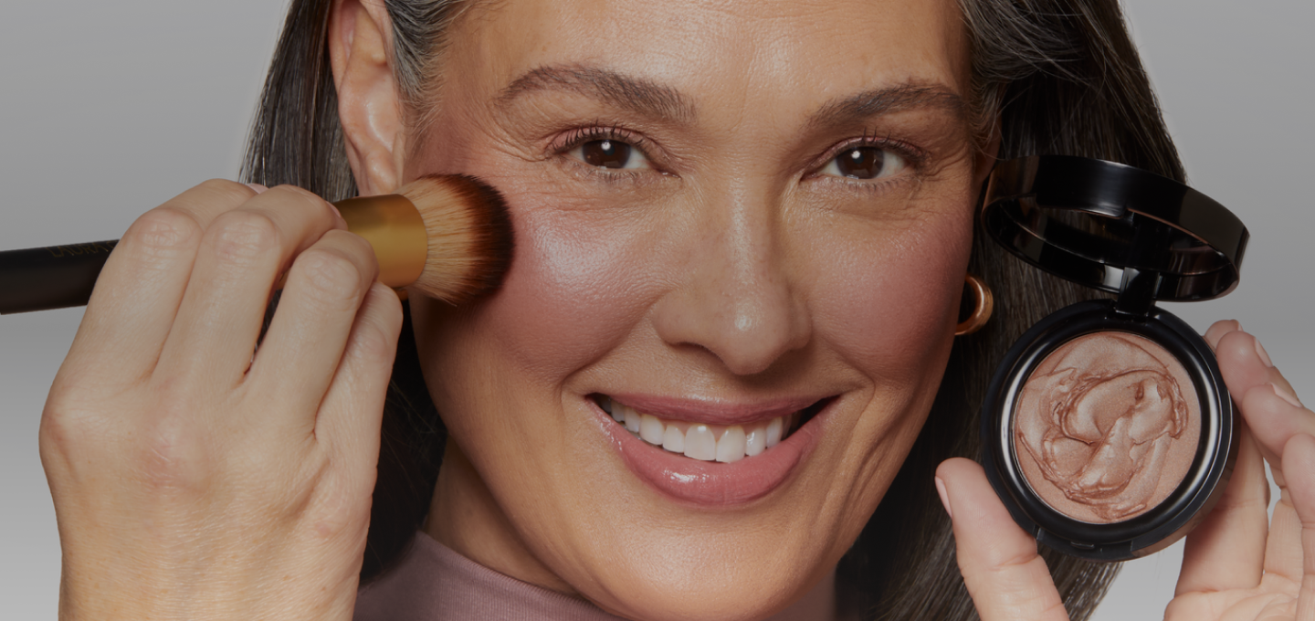 Model applying The Wonder Balm